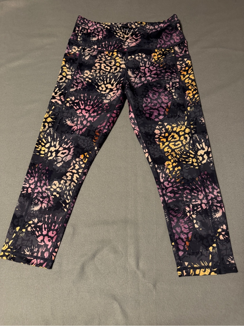 Capri length High-Rise Floral Print Leggings in Black, Pink & Yellow